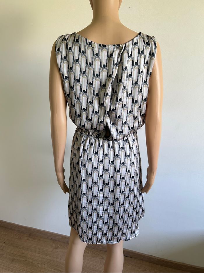 Robe imprimée satinée sans manches LolaLiza taille française 42 TBE - photo numéro 5