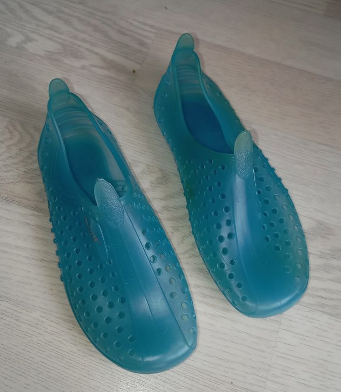 Sandales de plage ou de piscine bleu clair Crivit Beach 
P. 33
