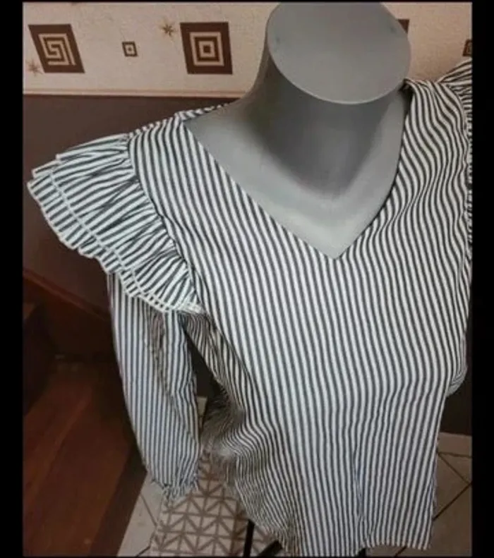 Superbe blouse à volants 38 - photo numéro 4