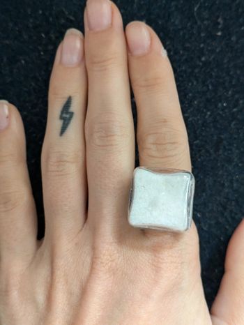 Bague carrée en verre style pylônes