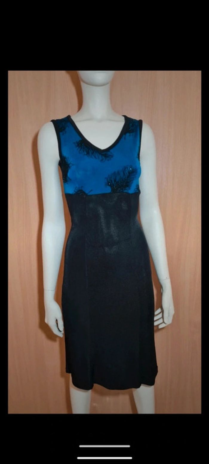 Robe élastique boire et bleu motif plume S