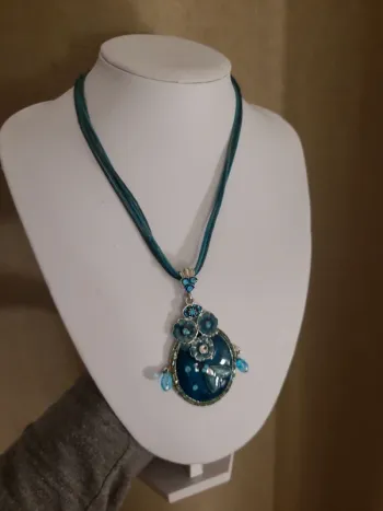 Collier fantaisie bleu
