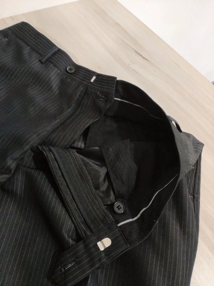 Joli pantalon de costume noir rayé taille 42 XL - photo numéro 2