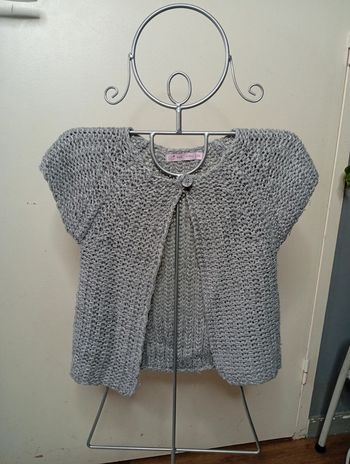 Jolie gilet manches courtes taille 6 ans