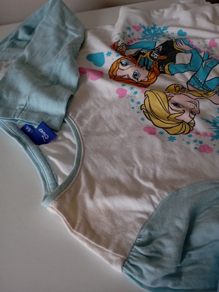 Pyjama 2 pièces. 8 ans . Coton blanc et bleu turquoise clair . Disney Reine des Neiges. Elsa et Anna. Très bon état. - photo numéro 10
