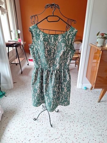 Robe sans manches Zara Taille M en dentelle 👻