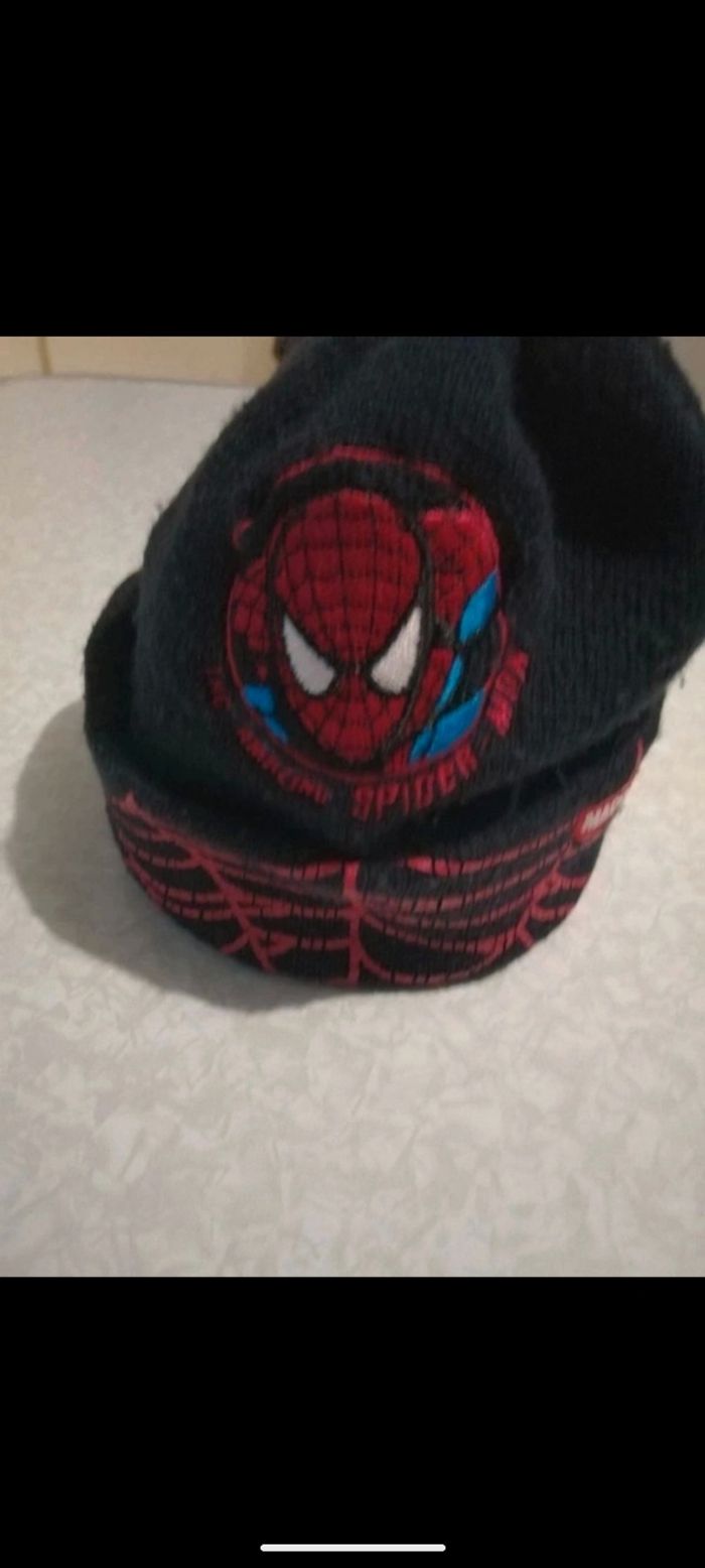 Beau Bonnet Spiderman. Taille 4/5 ans - photo numéro 3