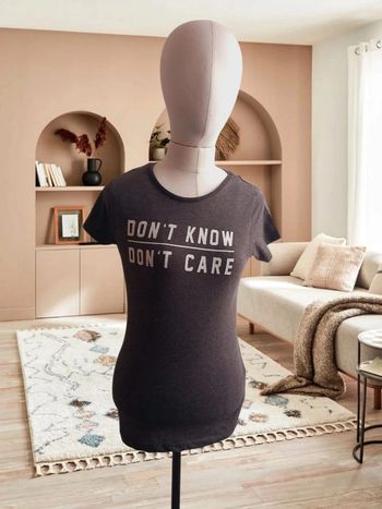 T-shirt 🌸 don't know 🌸 don't care