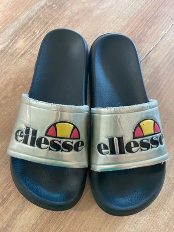 Claquettes Ellesse argentées Pointure 33-34