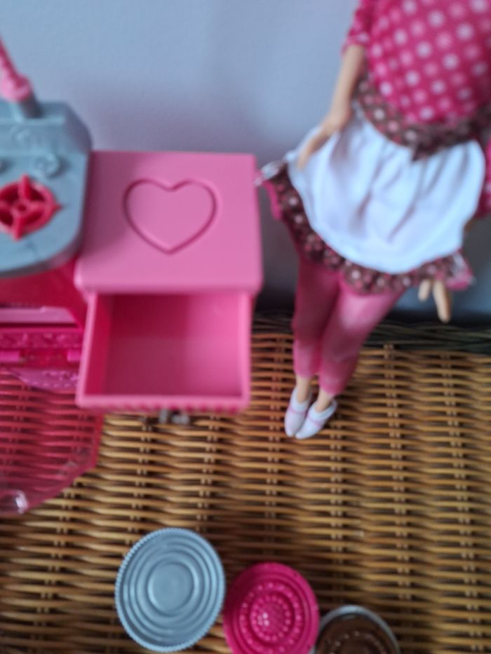 Barbie pâtissière avec son four et 2 poupées chelsea (soeurs de barbie) - photo numéro 8
