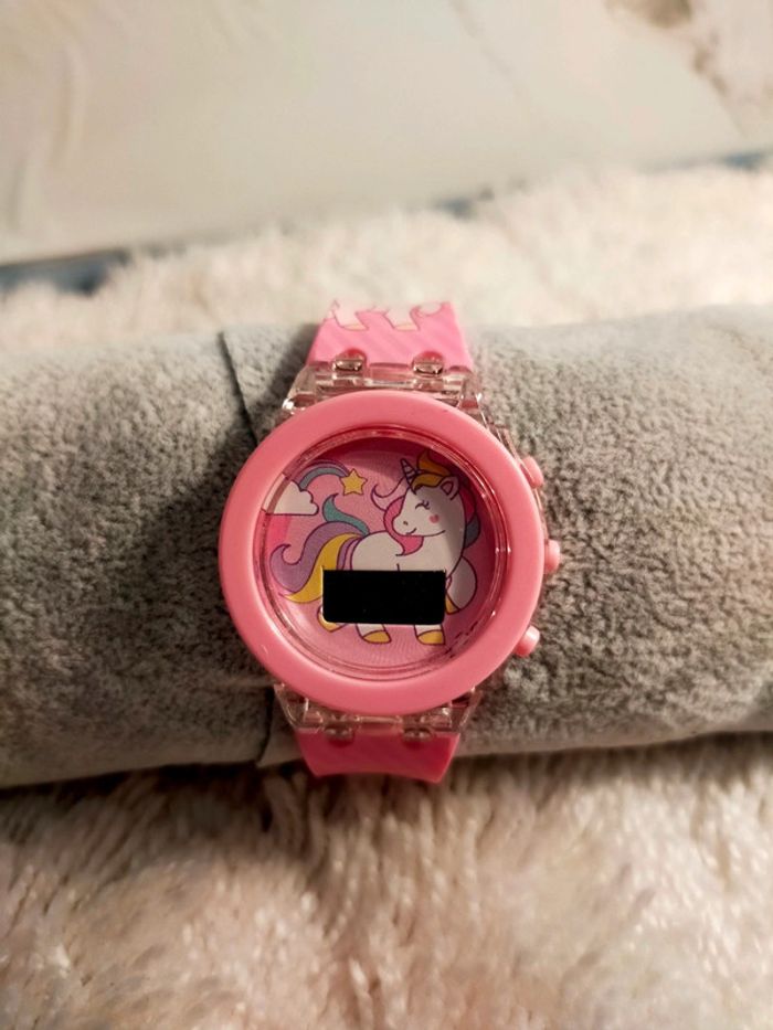 Ensemble bracelet montre électronique en silicone rose Nairobi - photo numéro 4