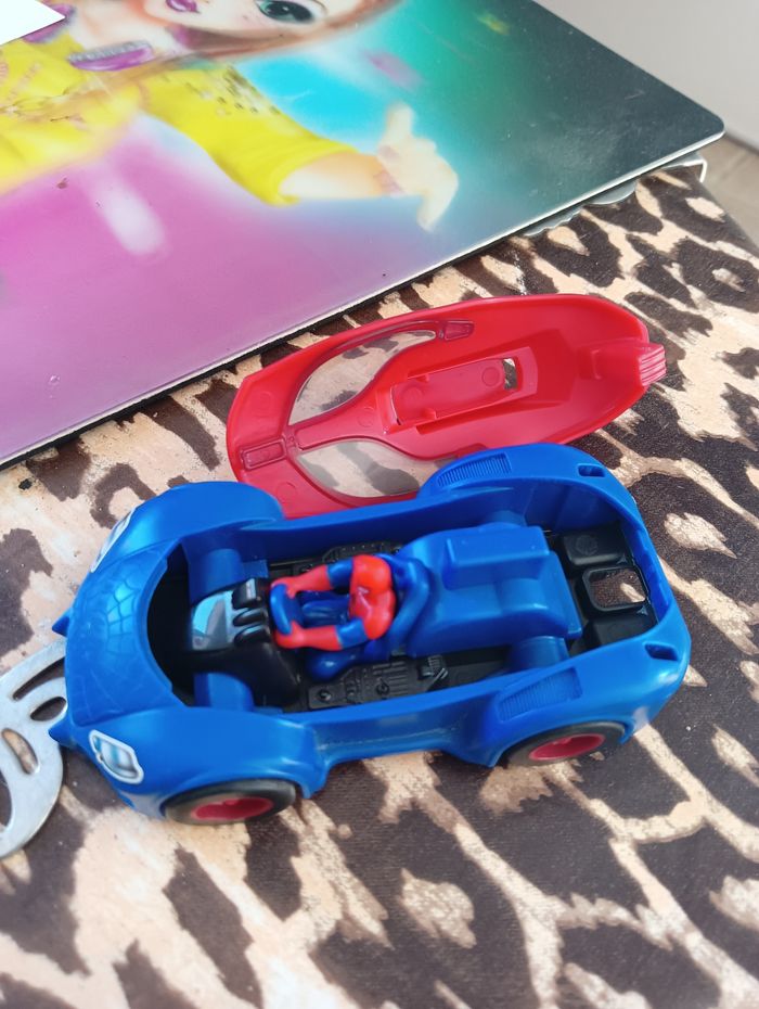 Voiture Spider-Man avec Spider-Man - photo numéro 3