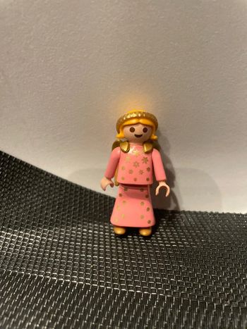 Playmobil figurine fille ange ailes et couronne dorées robe rose motifs étoiles enfant ado