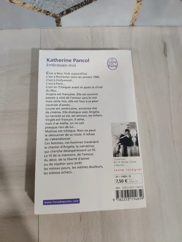 Livre poche Pancol Embrassez moi - photo numéro 7