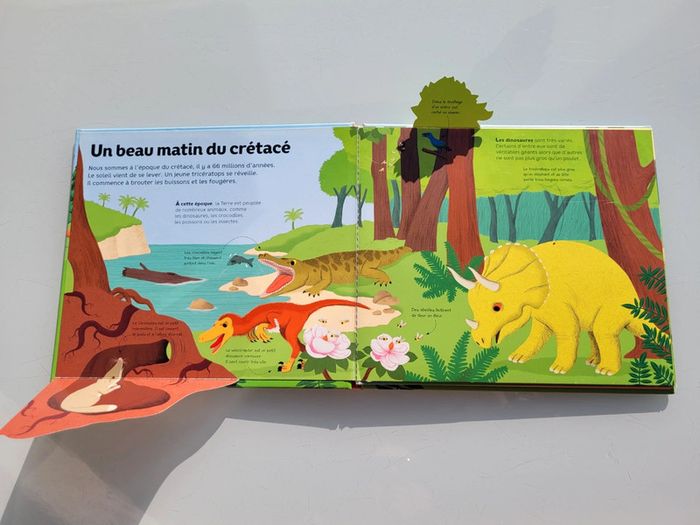Livre animé à flaps : Le Petit Monde animé Gallimard Jeunesse : La Vie des Dinosaures (63) - photo numéro 4