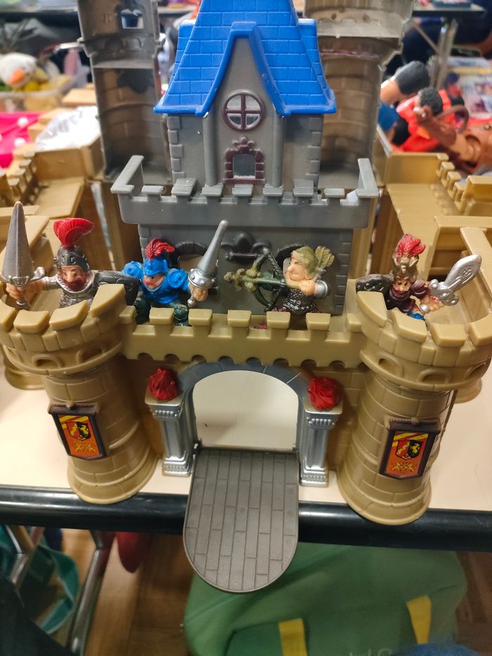 Château fort+4 figurines - photo numéro 4