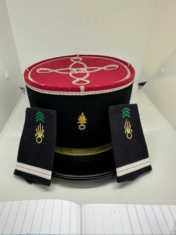 Képi Militaire Légion Étrangère Adjudant Avec Fourreaux D’épaule / Militaria