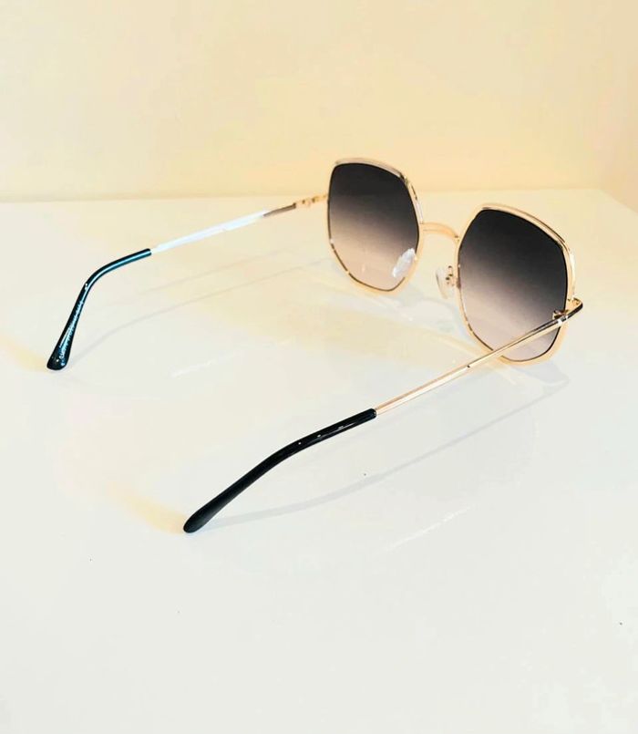 Lunette de soleil femme métallique dorée et noire verres dégradés uvprotection catégorie 2 - photo numéro 6
