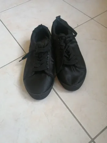 Sneaker aspect satin