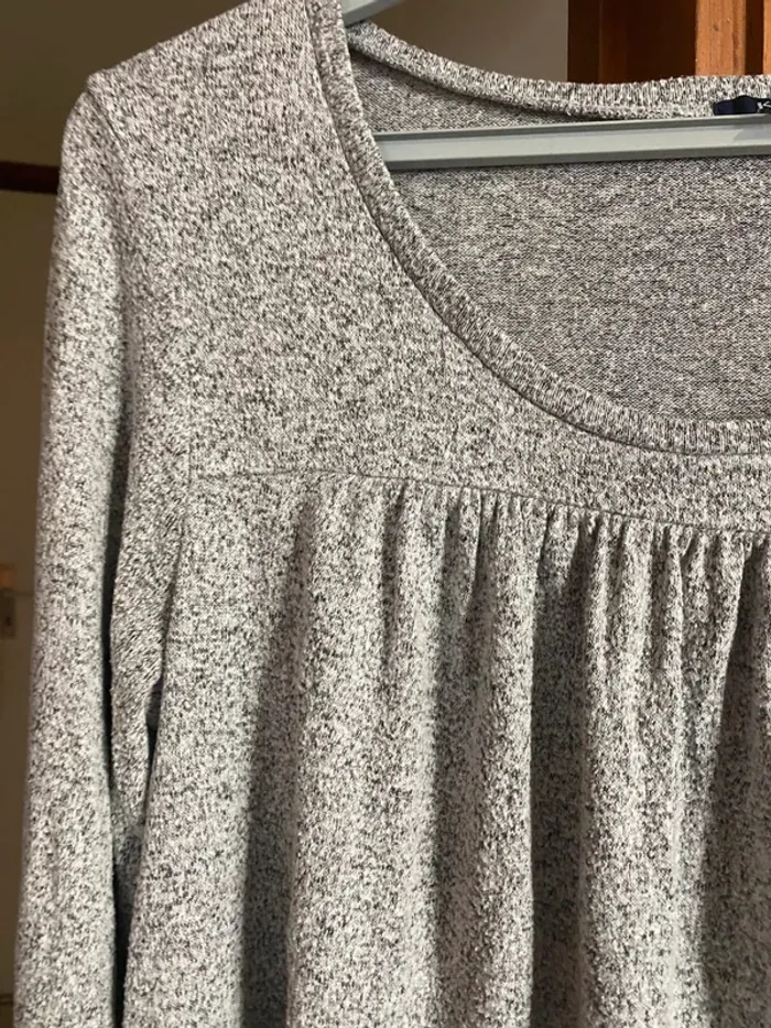 Pull gris femme Kiabi – Taille 38 – Douceur & élégance au quotidien 🌸 - photo numéro 3