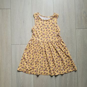 Tres jolie robe jaune à fleurs. Fille 5 ans. Marque C&A