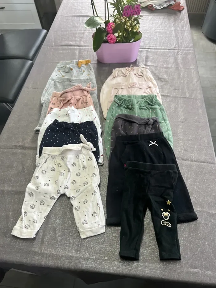 Lot pantalon taille 6 mois