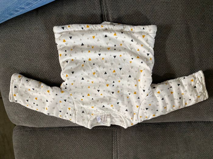 Lot pull/Gilet 1 mois - photo numéro 2