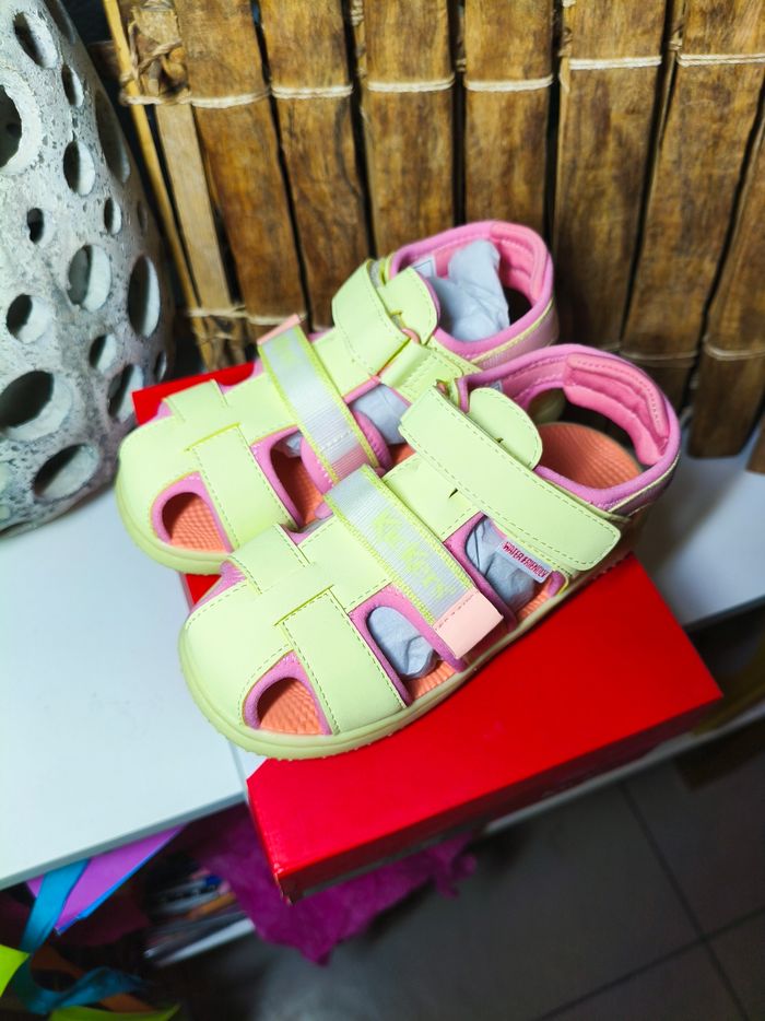 Chaussures sandales kickers 26 jaune pâle et rose - photo numéro 2