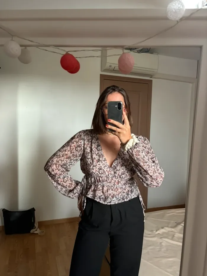 AccueilFemmesVêtementsHauts et t-shirtsBlousesPull & Bear Blouses Dressing du membre robe ample rayu