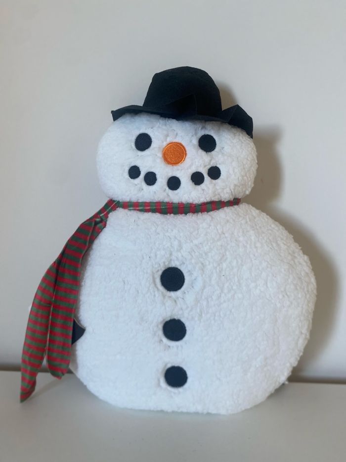 Coussin forme bonhomme de neige