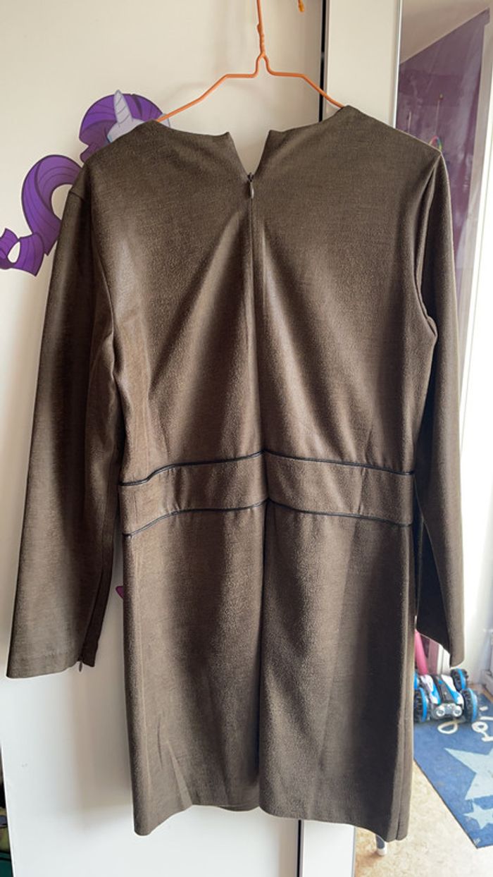 Robe charlise taille 38 - photo numéro 5