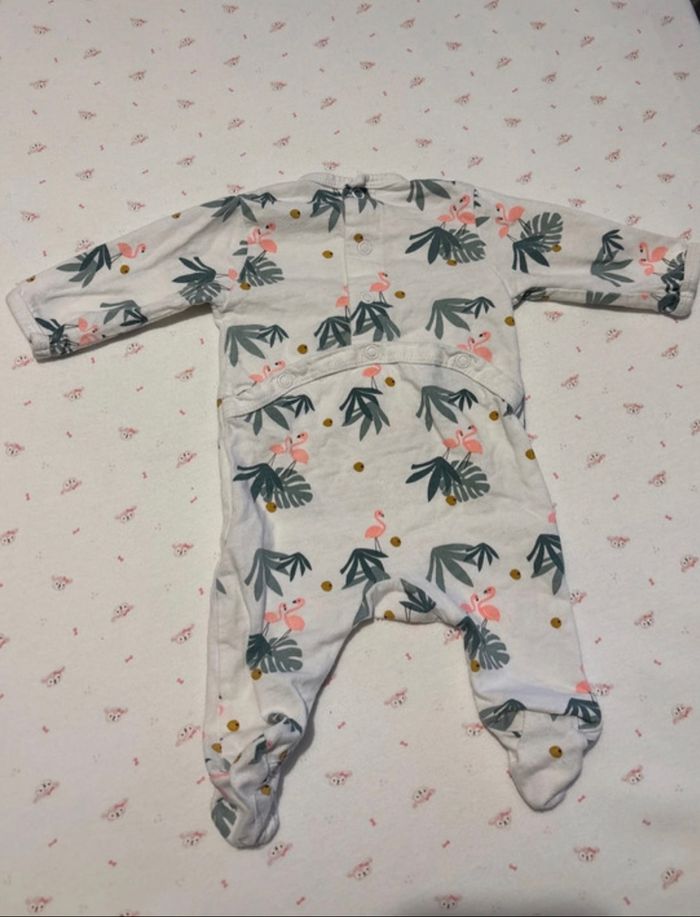 Lot pyjama et bodie - photo numéro 2