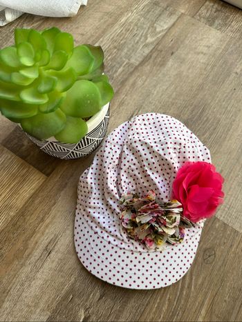 - Casquettes 0/3 mois - Très bon état