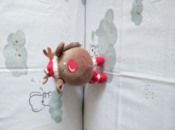 Renne de Noël tout doux FS Baby – 20 cm – Éveil & Grelot – Trop mignon !