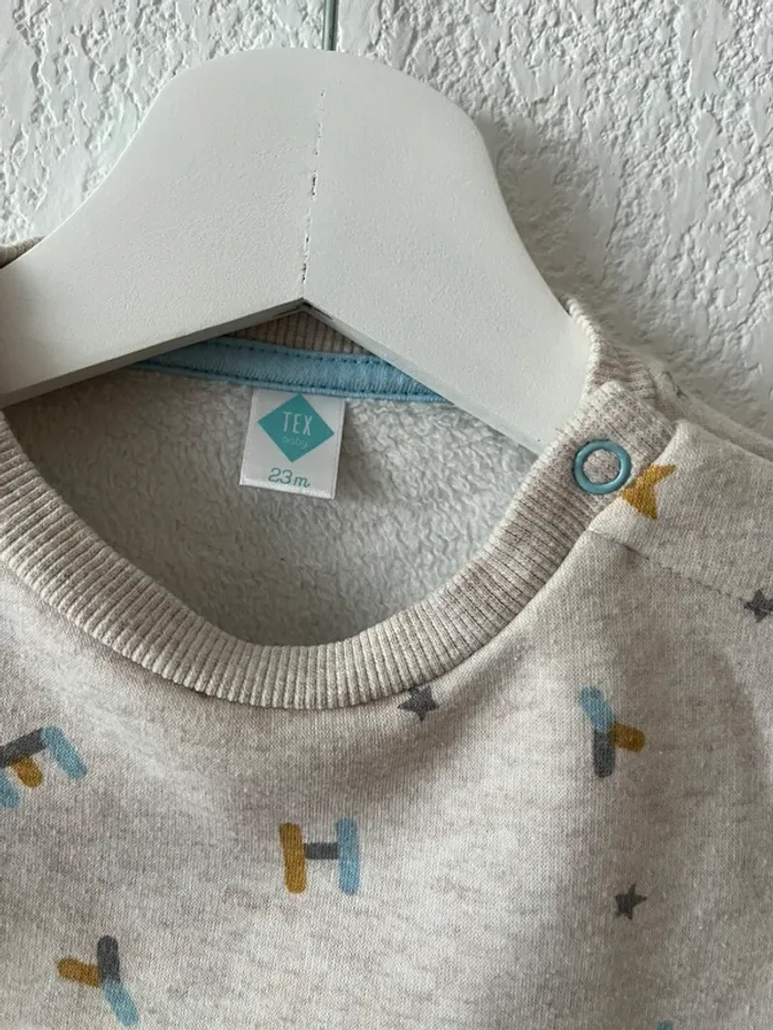 Sweat bébé Tex Baby – 23 mois – étoiles et lettres - photo numéro 3