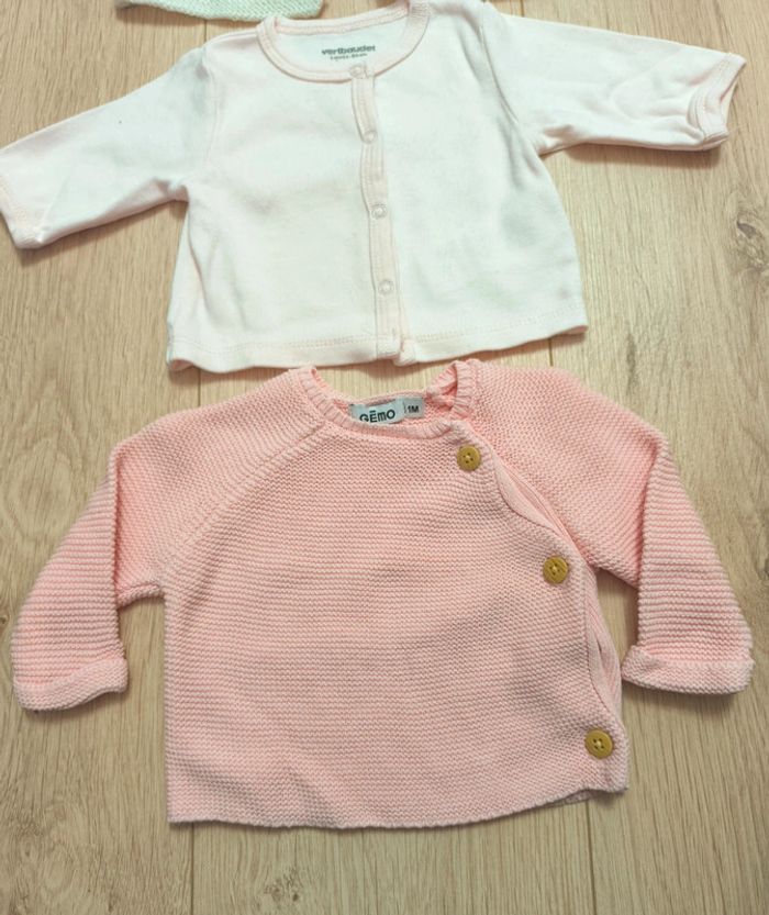 Lot de 3 gilets / brassières fille dont 1 Gemo et 1 Vertbaudet - Taille 1 mois - photo numéro 2