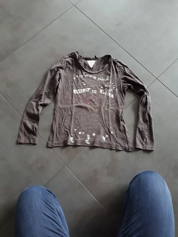 Tee-shirt manches longues Ikks 10 ans offert dans un lot