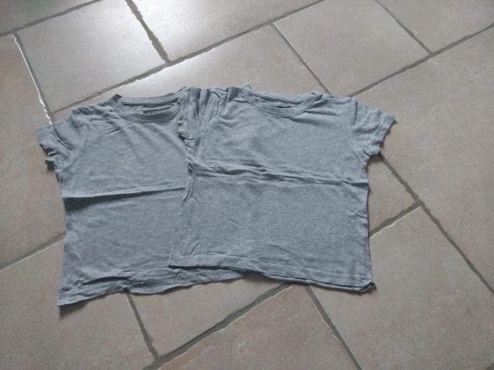 Lot 2 t-shirts