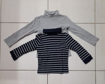 Sous pull 6 ans 
Bon état 
Le lot 