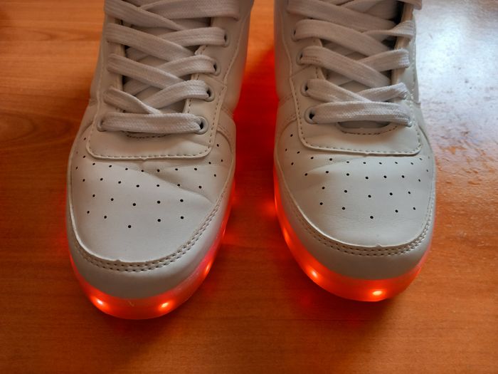 BASKETS A LED - photo numéro 2