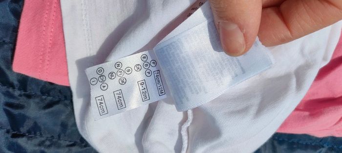 2 Débardeurs 12 mois - photo numéro 2