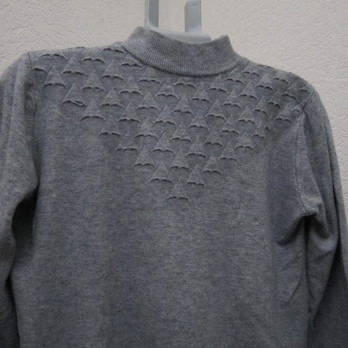 ✨ Pull gris doux et élégant – motif texturé original ✨ - photo numéro 2