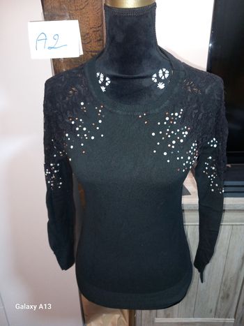 Sublime Pull Noir Orné de Perles et Strass - Marque C.M.P.55
