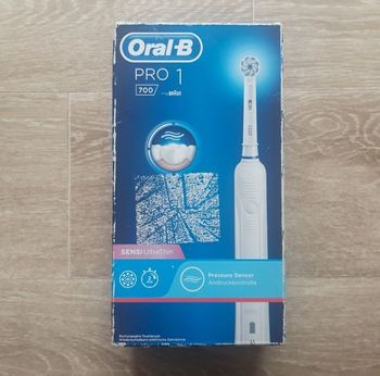Brosse à dents élèctrique Oral-B Pro 1 700 NEUVE
