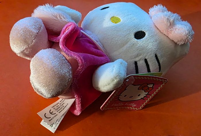 Peluche Hello Kitty - photo numéro 2