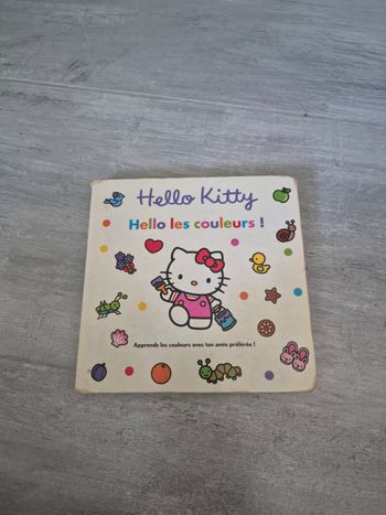 Livre Hello Kitty sur les couleurs