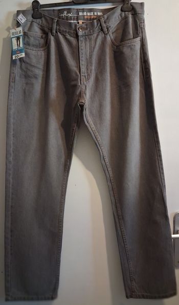 Jean droit coupe regular gris