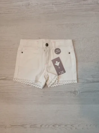 Short court fille 3 ans Neuf