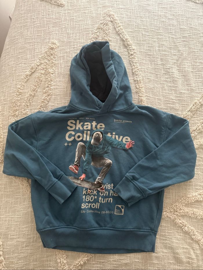 Sweat avec capuche bleu 8 ans