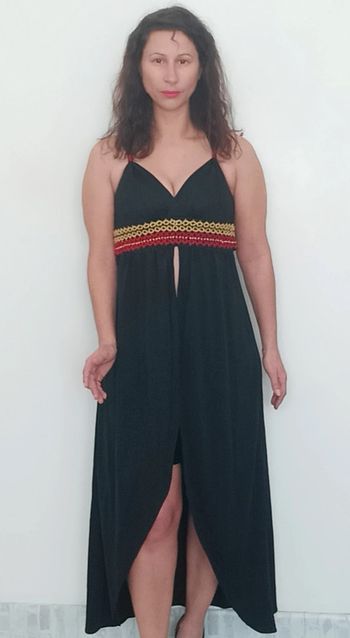 Robe orientale décolletée ouverte devant